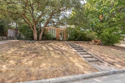 1901 Wedgewood Drive, Grand Prairie TX 75050 - Photo 2