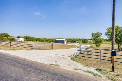 9210 County Road 1229, Godley TX 76044 - Photo 4
