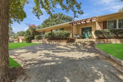 609 Ambassador Street, Denison TX 75020 - Photo 2