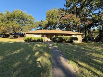 301 Lakewood Drive, DeSoto TX 75115