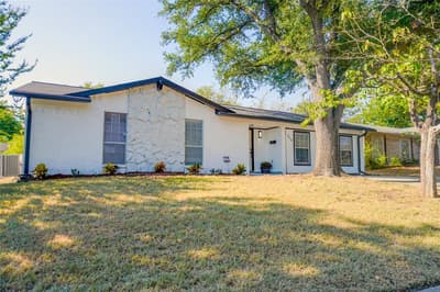 313 Boulder Court, Burleson TX 76028