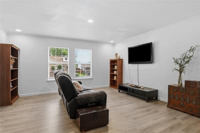 1314 E Lovers Lane, Arlington TX 76010 - Photo 5