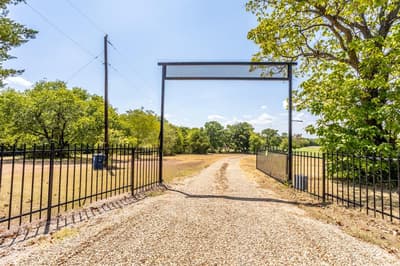 2300 W MAIN Street, Lancaster TX 75146 - Photo 2