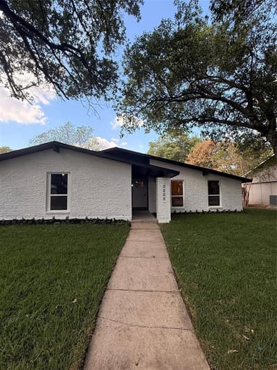 3225 Collins Boulevard, Garland TX 75044