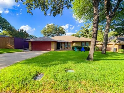 4805 Bonneville Drive, Arlington TX 76016 - Photo 3