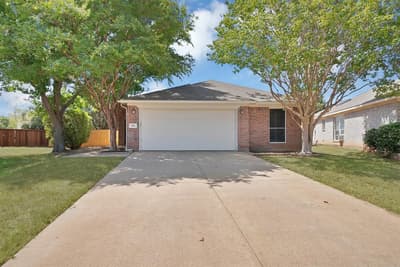 109 Goldeneye Lane, Fort Worth TX 76120 - Photo 2