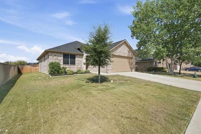 28 S Highland Drive, Sanger TX 76266 - Photo 2