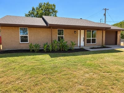 527 W Aubrey Street, Pilot Point TX 76258