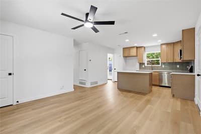 527 W Aubrey Street, Pilot Point TX 76258 - Photo 5