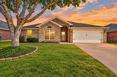 1004 Eden Street, Burleson TX 76028