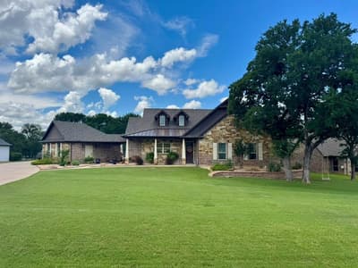 570 S Sugartree Drive, Lipan TX 76462