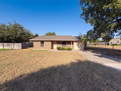 711 Vickie Drive, Azle TX 76020 - Photo 2