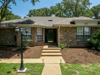 101 Lost Oaks Drive, Waco TX 76705