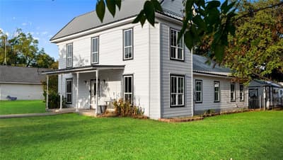 202 N Kickapoo Street, Lipan TX 76462