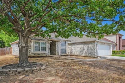 5612 Greenwich Drive, Arlington TX 76018 - Photo 2