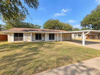 304 S Norma Drive, Lacy Lakeview TX 76705