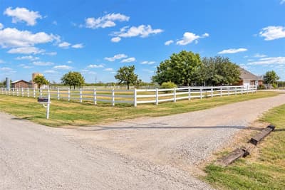 621 Old Stoney Court, Ponder TX 76259 - Photo 4
