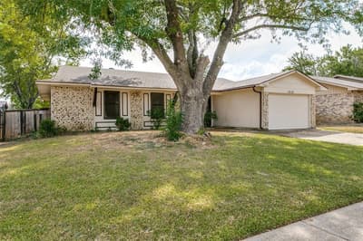 1210 Brook Hill Lane, Arlington TX 76014 - Photo 2
