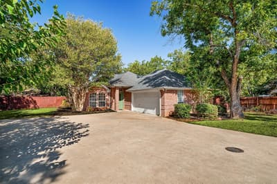 8816 The Briers Court, Granbury TX 76049