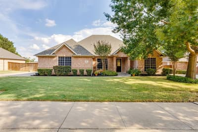 427 Shenandoah Drive, Burleson TX 76028 - Photo 2