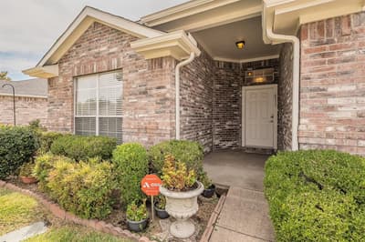 6833 Bluff View Drive, Watauga TX 76137 - Photo 2