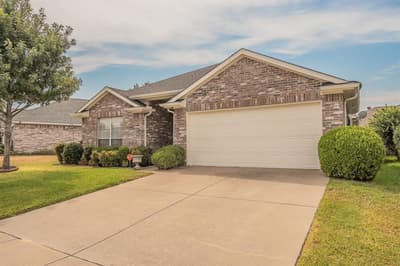 6833 Bluff View Drive, Watauga TX 76137 - Photo 3