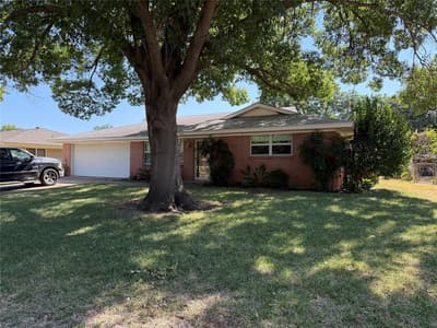 1221 Wade Hampton Street, Benbrook TX 76126