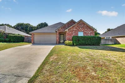 237 Wellington Trail, Weatherford TX 76085 - Photo 2