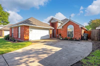 2202 Ashwood Court, Carrollton TX 75006 - Photo 3