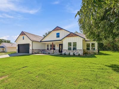 1810 Carpenter Street, Bridgeport TX 76426 - Photo 2