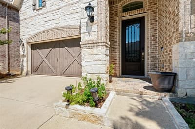 911 Mountain Laurel Drive, Euless TX 76039 - Photo 2