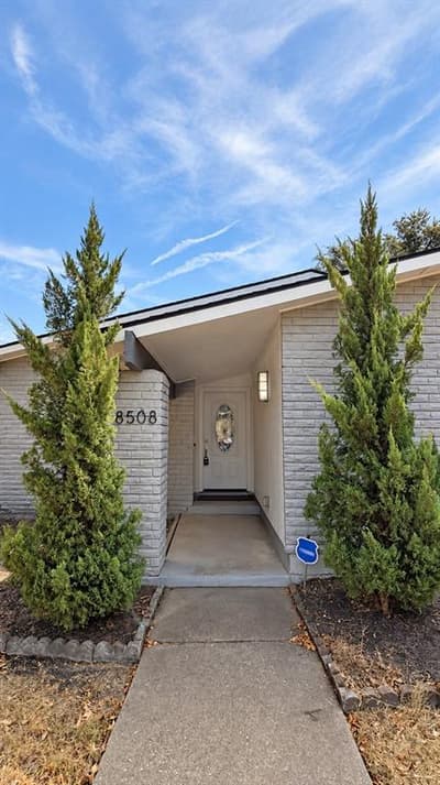 8508 Londonderry Lane, Dallas TX 75228 - Photo 2
