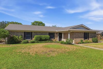 213 Travis Lane, Hewitt TX 76643 - Photo 2