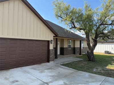 219 Lakeshore Drive, Runaway Bay TX 76426 - Photo 3