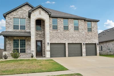2923 Grand Lookout Lane, Arlington TX 76001 - Photo 2