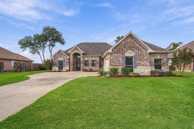 810 Woodcrest Drive, Ennis TX 75119