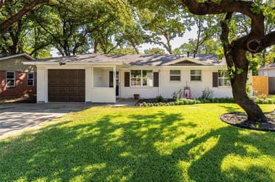 805 Clover Park Drive, Arlington TX 76013 - Photo 2