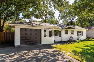 805 Clover Park Drive, Arlington TX 76013 - Photo 3