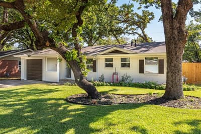 805 Clover Park Drive, Arlington TX 76013
