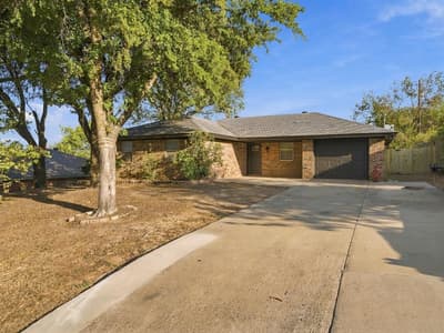 710 Parkridge Drive, Decatur TX 76234 - Photo 2
