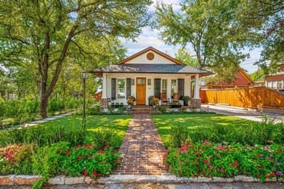119 W Bluff Street, Granbury TX 76048 - Photo 2