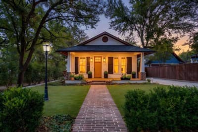 119 W Bluff Street, Granbury TX 76048