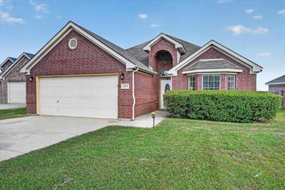 1113 Manhassett Court, Fort Worth TX 76140 - Photo 2