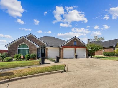 8304 Crystalwood Drive, Dallas TX 75249 - Photo 4