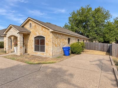 221 Gurley Lane, Waco TX 76706 - Photo 4