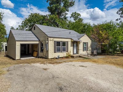 129 Victory Drive, Beverly Hills TX 76711 - Photo 3
