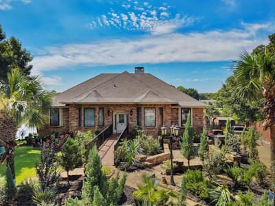 2910 Lakeshore Court, Arlington TX 76013