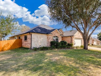660 Chestnut Lane, Saginaw TX 76179 - Photo 2