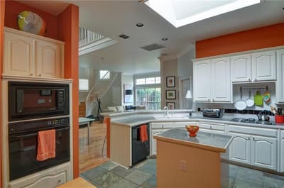 8626 Forest Glen Drive, Irving TX 75063 - Photo 5