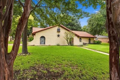 2201 Scarlet Lane, Grand Prairie TX 75050 - Photo 2